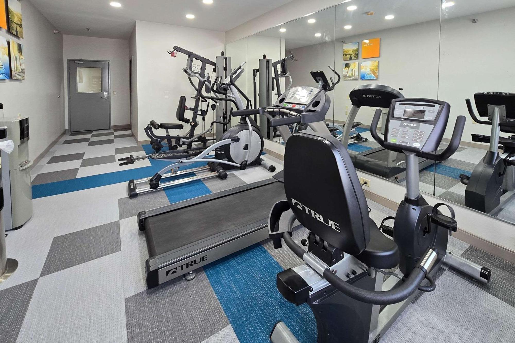 Comfort Suites Terre Haute University Area Ngoại thất bức ảnh