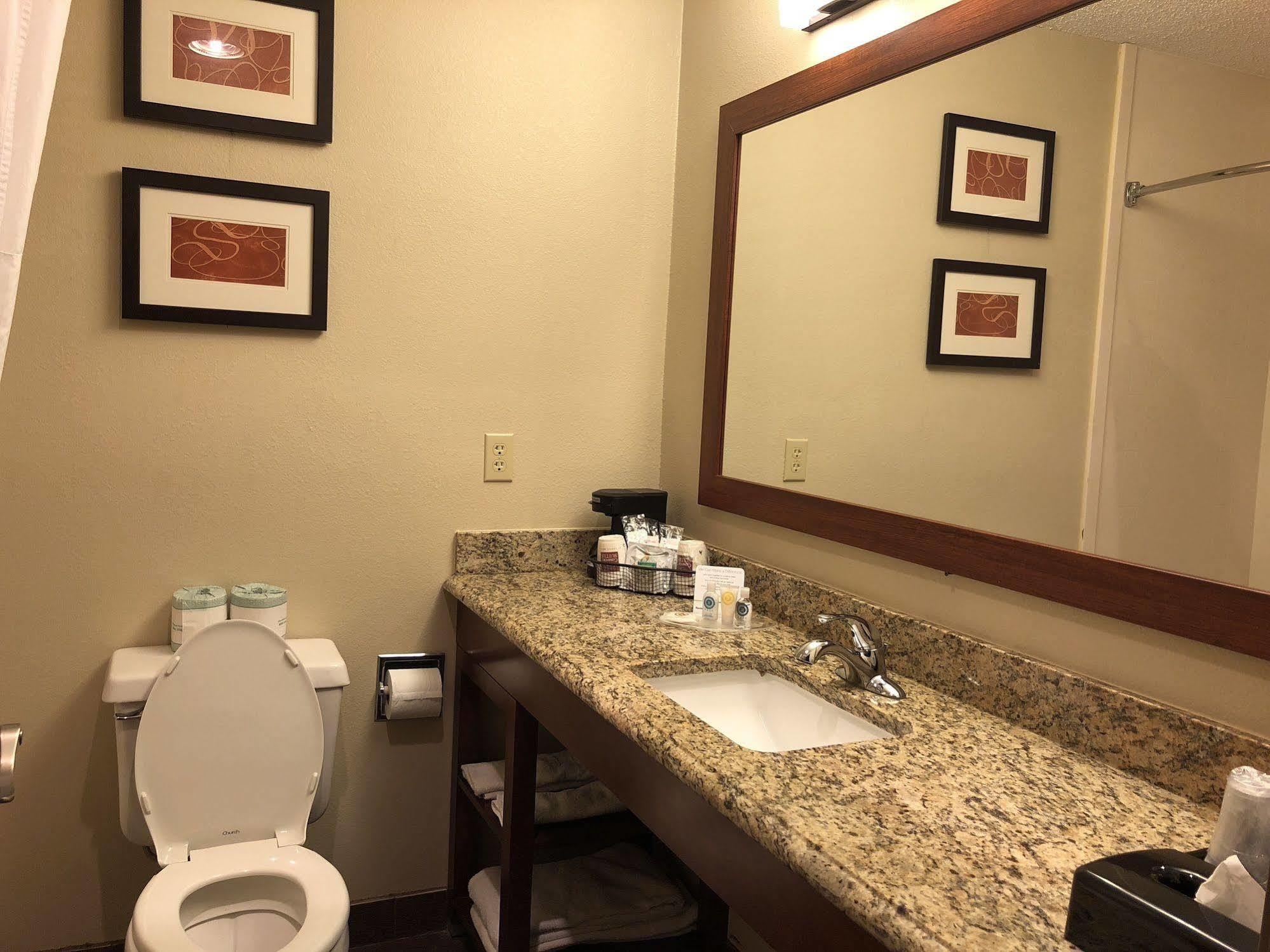 Comfort Suites Terre Haute University Area Ngoại thất bức ảnh